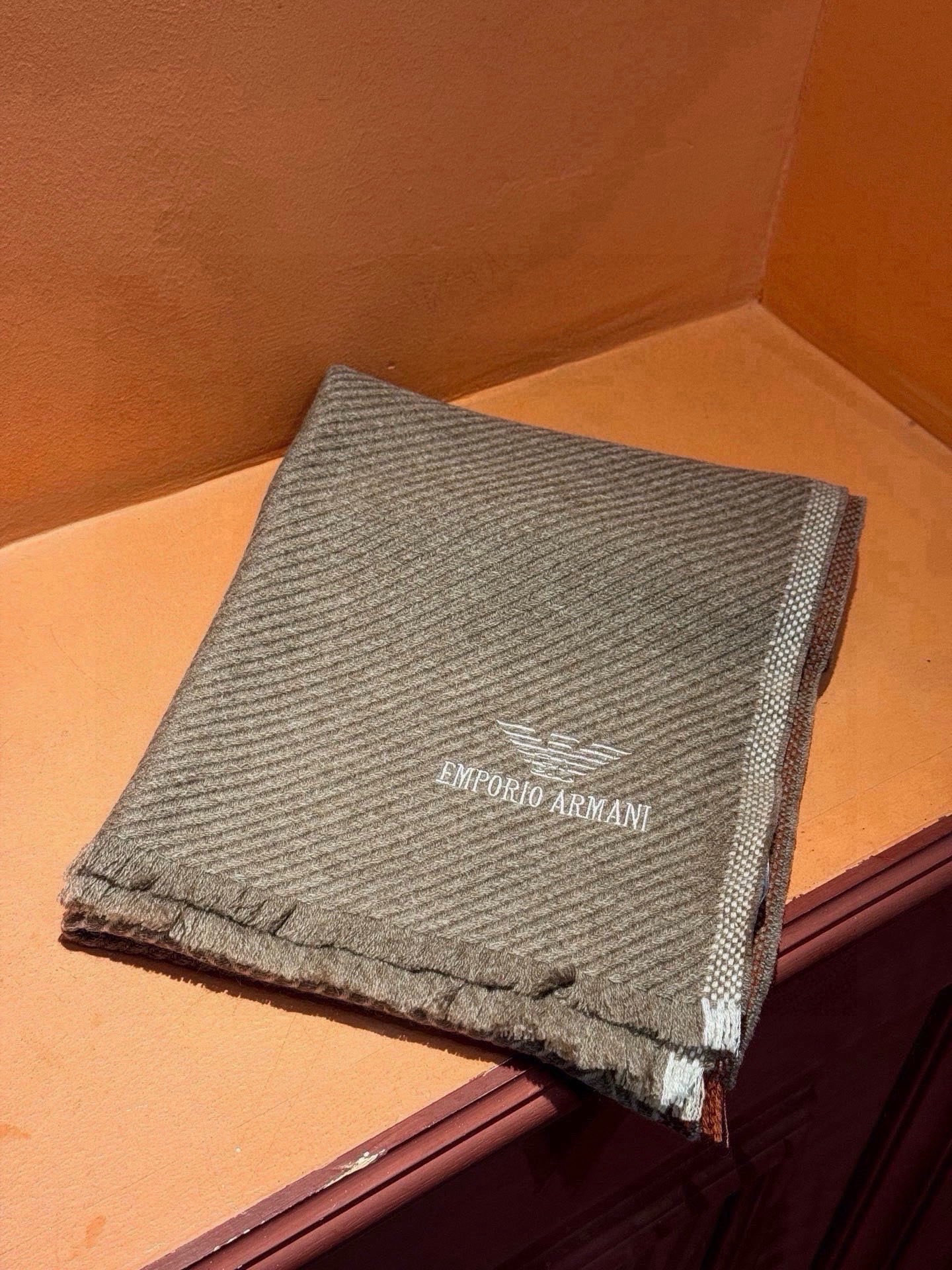 EMPORIO ARMANI。EA阿玛尼。秋冬新品，男士羊绒围巾。，无敌贴身质感，弹力极好，超级搭配王，EA每年必出的经