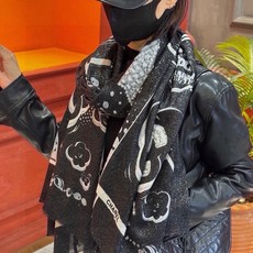 会发光发亮的围巾💟香奶奶专柜上新客供羊绒长巾👑👑 卖的超爆的,亮晶晶✨的银丝上身才会知道她的美,洋气、大牌范十足。最要紧 会发光发亮的围巾💟香奶奶专柜上新客供羊绒长巾👑👑 卖的超爆的,亮晶晶✨的银丝上身才会知道她的美,洋气、大牌范十足。最要紧