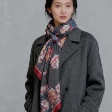 Gucci花卉羊绒围巾~超级抬气色!高级女人味!】羊绒围巾也能这么美!!!Gucci这款双面花卉羊绒围巾真的好高级!招牌 Gucci花卉羊绒围巾~超级抬气色!高级女人味!】羊绒围巾也能这么美!!!Gucci这款双面花卉羊绒围巾真的好高级!招牌