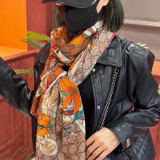 Gucci花卉羊绒围巾~超级抬气色!高级女人味!】羊绒围巾也能这么美!!!Gucci这款双面花卉羊绒围巾真的好高级!招牌 Gucci花卉羊绒围巾~超级抬气色!高级女人味!】羊绒围巾也能这么美!!!Gucci这款双面花卉羊绒围巾真的好高级!招牌