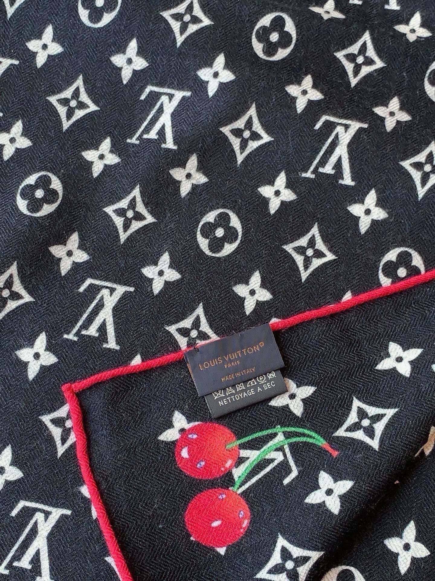 LV X TM MONOGRAM CERISE 【双面丝绒同色】 LV × TM Monogram Cerise 方巾出