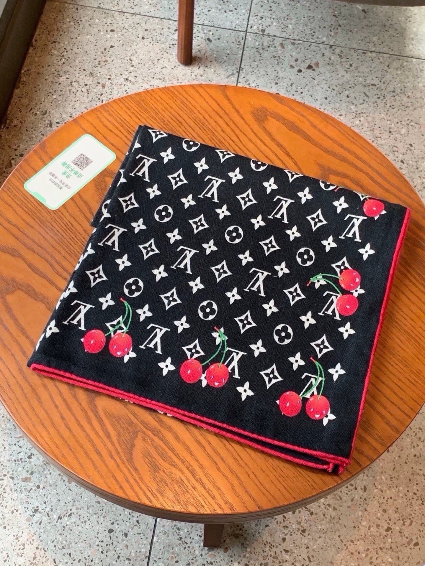 LV X TM MONOGRAM CERISE 【双面丝绒同色】 LV × TM Monogram Cerise 方巾出