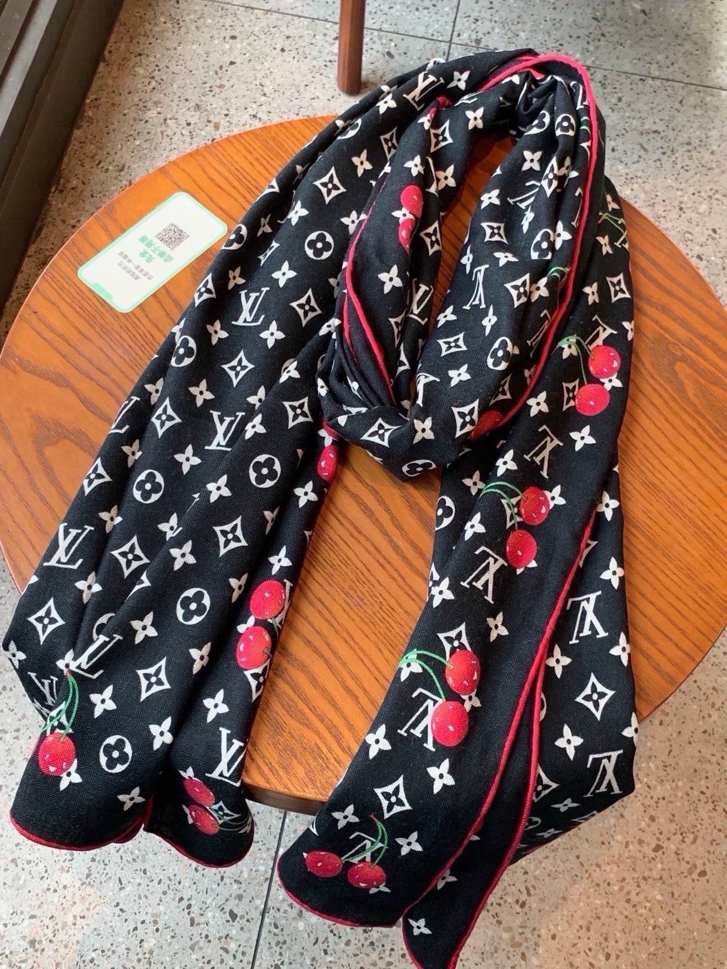 LV X TM MONOGRAM CERISE 【双面丝绒同色】 LV × TM Monogram Cerise 方巾出