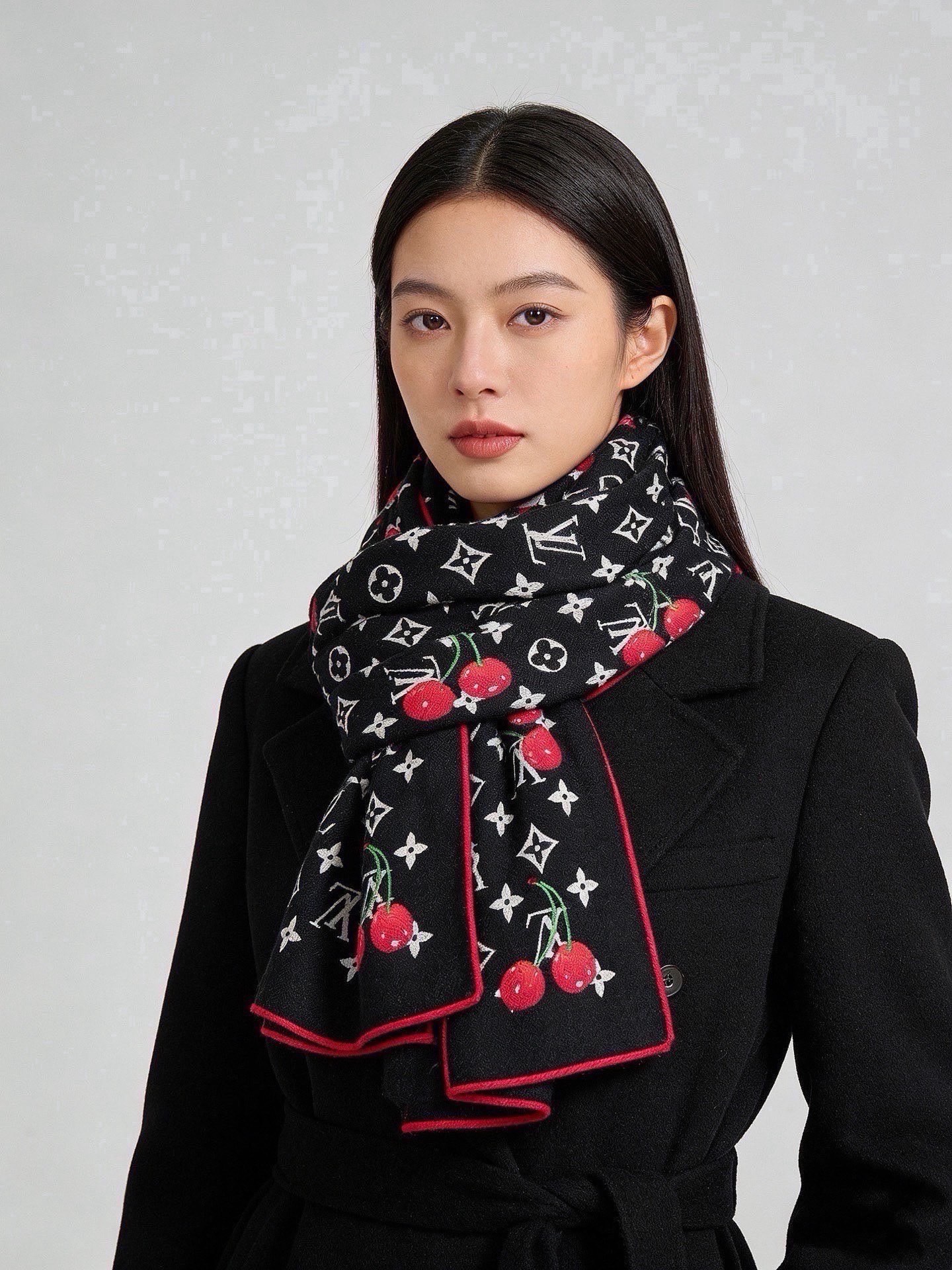 LV X TM MONOGRAM CERISE 【双面丝绒同色】 LV × TM Monogram Cerise 方巾出