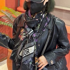 (会发光发亮的围巾)💃🏻💃🏻D家【D太阳女神银丝长巾】‼️抢‼️VIP推荐 ‼️👍下手一定要快【高端 大爱 ‼️羊绒➕银 (会发光发亮的围巾)💃🏻💃🏻D家【D太阳女神银丝长巾】‼️抢‼️VIP推荐 ‼️👍下手一定要快【高端 大爱 ‼️羊绒➕银