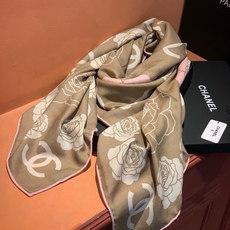 香奈儿上新❤️ 【Chanel】 经典茶花优雅Coco风,Chanel最新丝绒大方巾~气质到骨子里,香奶奶新一季的面料 香奈儿上新❤️ 【Chanel】 经典茶花优雅Coco风,Chanel最新丝绒大方巾~气质到骨子里,香奶奶新一季的面料