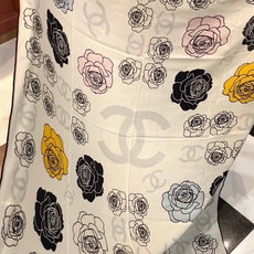 香奈儿上新❤️ 【Chanel】 经典茶花优雅Coco风,Chanel最新丝绒大方巾~气质到骨子里,香奶奶新一季的面料 香奈儿上新❤️ 【Chanel】 经典茶花优雅Coco风,Chanel最新丝绒大方巾~气质到骨子里,香奶奶新一季的面料