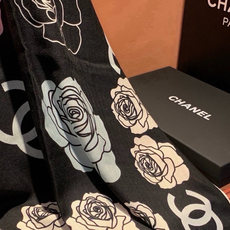 香奈儿上新❤️ 【Chanel】 经典茶花优雅Coco风,Chanel最新丝绒大方巾~气质到骨子里,香奶奶新一季的面料 香奈儿上新❤️ 【Chanel】 经典茶花优雅Coco风,Chanel最新丝绒大方巾~气质到骨子里,香奶奶新一季的面料