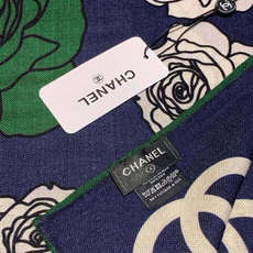 香奈儿上新❤️ 【Chanel】 经典茶花优雅Coco风,Chanel最新丝绒大方巾~气质到骨子里,香奶奶新一季的面料 香奈儿上新❤️ 【Chanel】 经典茶花优雅Coco风,Chanel最新丝绒大方巾~气质到骨子里,香奶奶新一季的面料