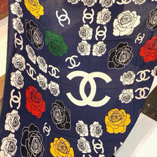 香奈儿上新❤️ 【Chanel】 经典茶花优雅Coco风,Chanel最新丝绒大方巾~气质到骨子里,香奶奶新一季的面料 香奈儿上新❤️ 【Chanel】 经典茶花优雅Coco风,Chanel最新丝绒大方巾~气质到骨子里,香奶奶新一季的面料