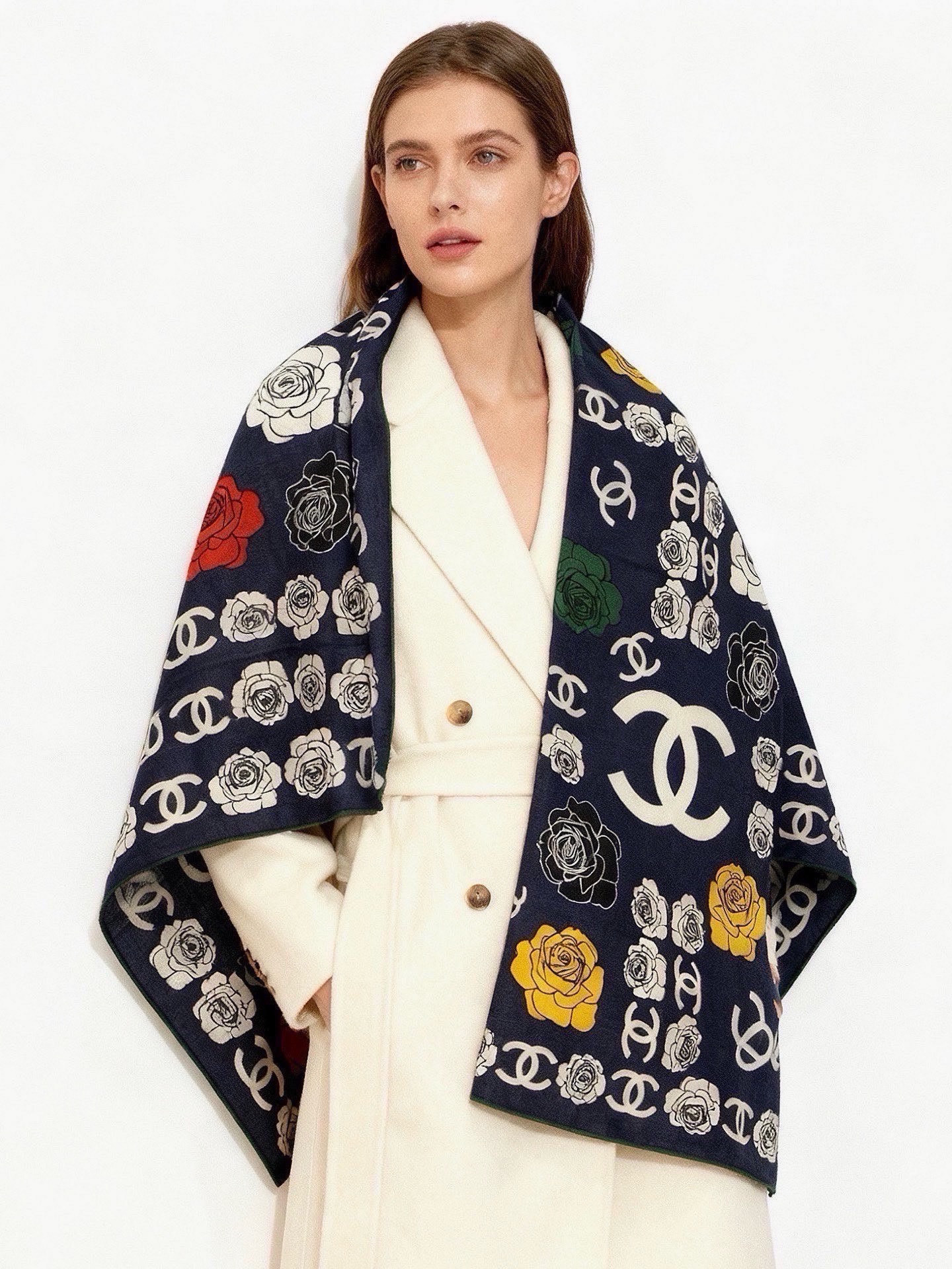 香奈儿上新❤️ 【Chanel】 经典茶花优雅Coco风,Chanel最新丝绒大方巾~气质到骨子里,香奶奶新一季的面料 香奈儿上新❤️ 【Chanel】 经典茶花优雅Coco风,Chanel最新丝绒大方巾~气质到骨子里,香奶奶新一季的面料