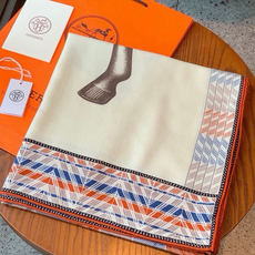 ✨✨【双面同色 丝绒款】H家羊绒新款 买了都说好看‼️推荐💕【骏马披挂 140】羊绒方巾‼️H家ZG爆款🎁💟立体呈现图案 ✨✨【双面同色 丝绒款】H家羊绒新款 买了都说好看‼️推荐💕【骏马披挂 140】羊绒方巾‼️H家ZG爆款🎁💟立体呈现图案