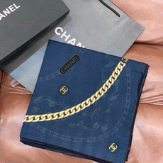 高级成衣系列~Chanel 【140双面同色丝绒披肩】 此系列谱写一曲自由轻灵的赞歌 本系列作品创新演绎品牌的风格符号 高级成衣系列~Chanel 【140双面同色丝绒披肩】 此系列谱写一曲自由轻灵的赞歌 本系列作品创新演绎品牌的风格符号