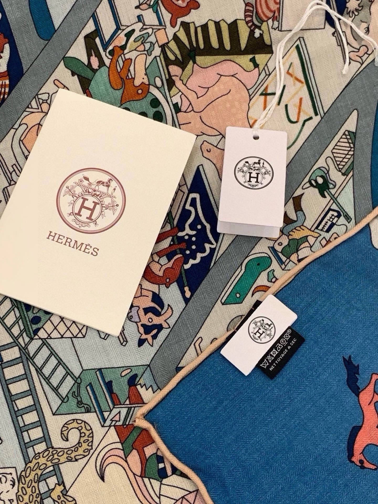 “马术学院”140双面同色丝绒披肩～Hermes  手工卷边丝绒方巾（30%桑蚕丝70%羊绒） 这款爱马仕的经典单品展现