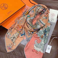 “马术学院”140双面同色丝绒披肩~Hermes 手工卷边丝绒方巾(30%桑蚕丝70%羊绒) 这款爱马仕的经典单品展现 “马术学院”140双面同色丝绒披肩~Hermes 手工卷边丝绒方巾(30%桑蚕丝70%羊绒) 这款爱马仕的经典单品展现