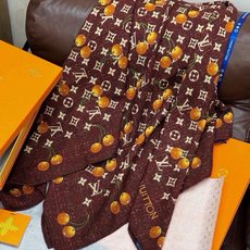 LV X TM MONOGRAM CERISE 140丝绒方巾 【140双面丝绒同色】 LV × TM Monogram LV X TM MONOGRAM CERISE 140丝绒方巾 【140双面丝绒同色】 LV × TM Monogram