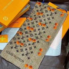 LV X TM MONOGRAM CERISE 140丝绒方巾 【140双面丝绒同色】 LV × TM Monogram LV X TM MONOGRAM CERISE 140丝绒方巾 【140双面丝绒同色】 LV × TM Monogram