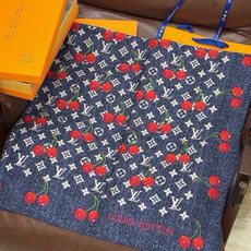 LV X TM MONOGRAM CERISE 140丝绒方巾 【140双面丝绒同色】 LV × TM Monogram LV X TM MONOGRAM CERISE 140丝绒方巾 【140双面丝绒同色】 LV × TM Monogram