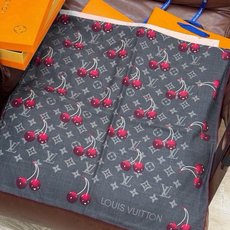 LV X TM MONOGRAM CERISE 140丝绒方巾 【140双面丝绒同色】 LV × TM Monogram LV X TM MONOGRAM CERISE 140丝绒方巾 【140双面丝绒同色】 LV × TM Monogram