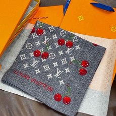 LV X TM MONOGRAM CERISE 140丝绒方巾 【140双面丝绒同色】 LV × TM Monogram LV X TM MONOGRAM CERISE 140丝绒方巾 【140双面丝绒同色】 LV × TM Monogram