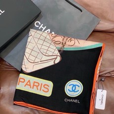 高级成衣系列~Chanel 【140双面同色丝绒披肩】 此系列谱写一曲自由轻灵的赞歌 本系列作品创新演绎品牌的风格符号 高级成衣系列~Chanel 【140双面同色丝绒披肩】 此系列谱写一曲自由轻灵的赞歌 本系列作品创新演绎品牌的风格符号