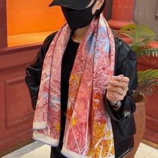爱马仕~秋冬搭配利器❗️顶级双面同色 版真丝羊绒披肩!!1条等于2条】点睛精彩,图案和配色都超级喜欢,又一款双面配色工艺 爱马仕~秋冬搭配利器❗️顶级双面同色 版真丝羊绒披肩!!1条等于2条】点睛精彩,图案和配色都超级喜欢,又一款双面配色工艺