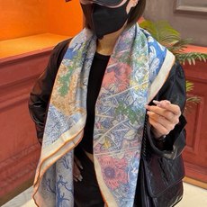 爱马仕~秋冬搭配利器❗️顶级双面同色 版真丝羊绒披肩!!1条等于2条】点睛精彩,图案和配色都超级喜欢,又一款双面配色工艺 爱马仕~秋冬搭配利器❗️顶级双面同色 版真丝羊绒披肩!!1条等于2条】点睛精彩,图案和配色都超级喜欢,又一款双面配色工艺