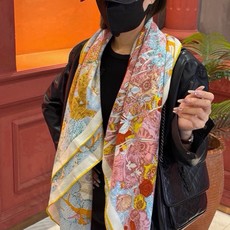 爱马仕~秋冬搭配利器❗️顶级双面同色 版真丝羊绒披肩!!1条等于2条】点睛精彩,图案和配色都超级喜欢,又一款双面配色工艺 爱马仕~秋冬搭配利器❗️顶级双面同色 版真丝羊绒披肩!!1条等于2条】点睛精彩,图案和配色都超级喜欢,又一款双面配色工艺