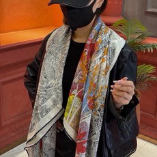 爱马仕~秋冬搭配利器❗️顶级双面同色 版真丝羊绒披肩!!1条等于2条】点睛精彩,图案和配色都超级喜欢,又一款双面配色工艺 爱马仕~秋冬搭配利器❗️顶级双面同色 版真丝羊绒披肩!!1条等于2条】点睛精彩,图案和配色都超级喜欢,又一款双面配色工艺