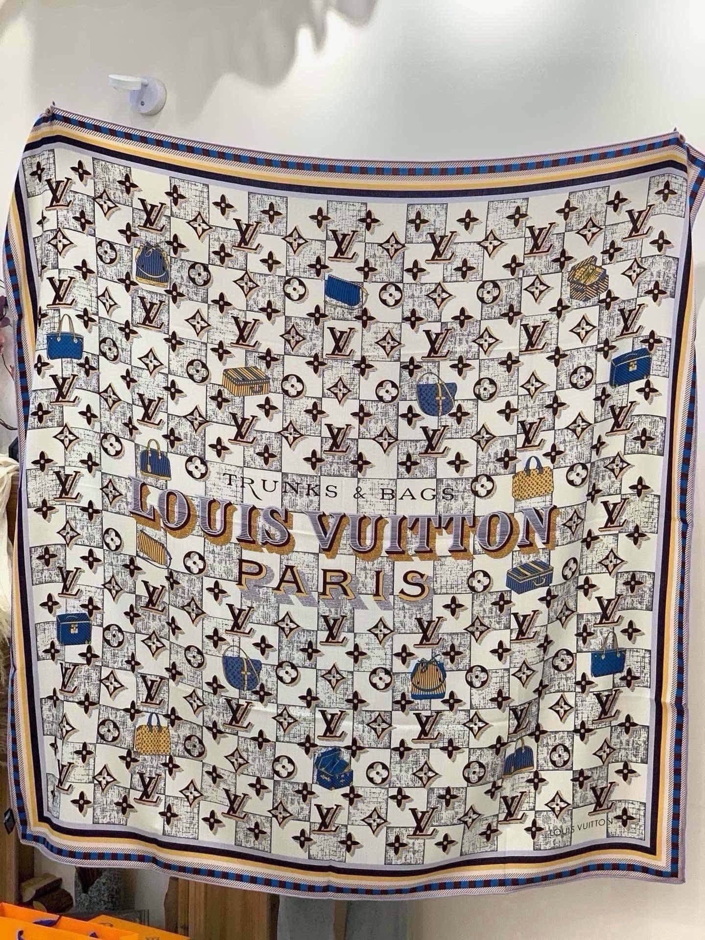 LV x TM 140披肩 【140顶级丝绒双面同色披肩】 本款L Multicolor披肩出自路易威登与知名日本艺术家