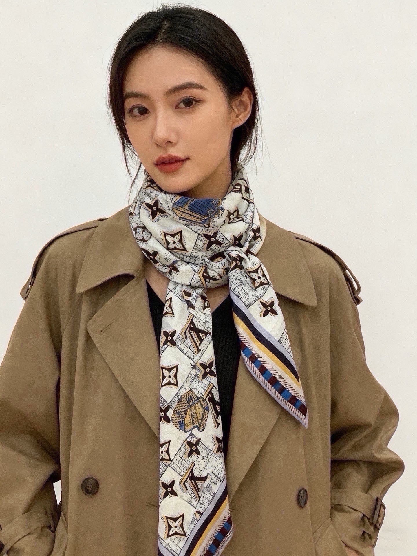 LV x TM 140披肩 【140顶级丝绒双面同色披肩】 本款L Multicolor披肩出自路易威登与知名日本艺术家