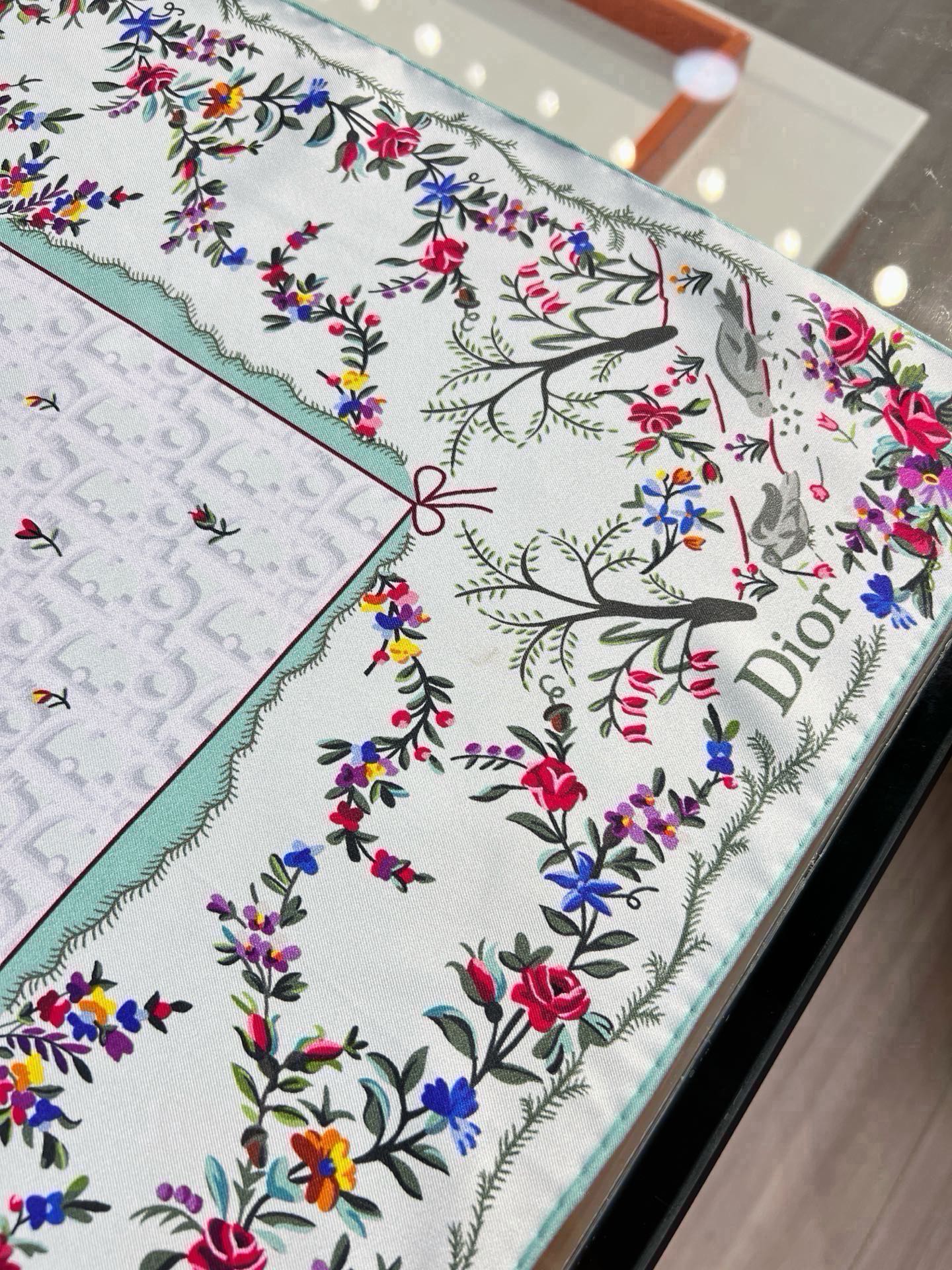 Dioramour 印花方巾 90 厘米蓝色桑蚕丝斜纹面料多色 Revolution Flowers 图案 Revolu