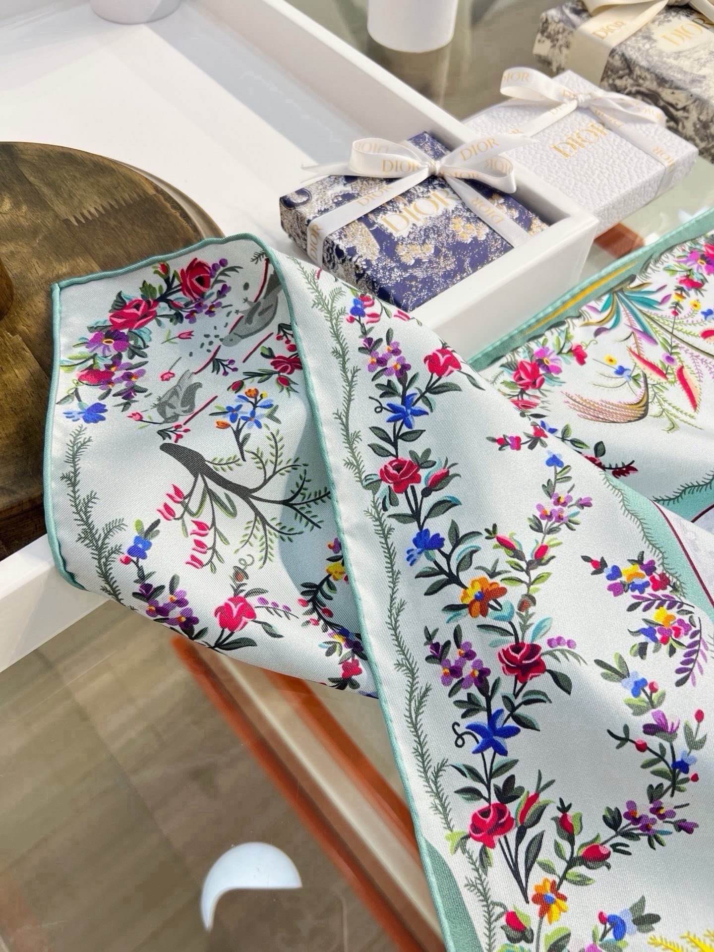 Dioramour 印花方巾 90 厘米蓝色桑蚕丝斜纹面料多色 Revolution Flowers 图案 Revolu