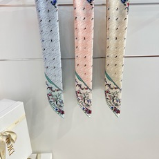 Dioramour 印花方巾 90 厘米蓝色桑蚕丝斜纹面料多色 Revolution Flowers 图案 Revolu Dioramour 印花方巾 90 厘米蓝色桑蚕丝斜纹面料多色 Revolution Flowers 图案 Revolu