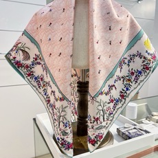 Dioramour 印花方巾 90 厘米蓝色桑蚕丝斜纹面料多色 Revolution Flowers 图案 Revolu Dioramour 印花方巾 90 厘米蓝色桑蚕丝斜纹面料多色 Revolution Flowers 图案 Revolu