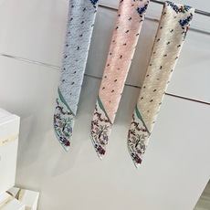 Dioramour 印花方巾 90 厘米蓝色桑蚕丝斜纹面料多色 Revolution Flowers 图案 Revolu Dioramour 印花方巾 90 厘米蓝色桑蚕丝斜纹面料多色 Revolution Flowers 图案 Revolu
