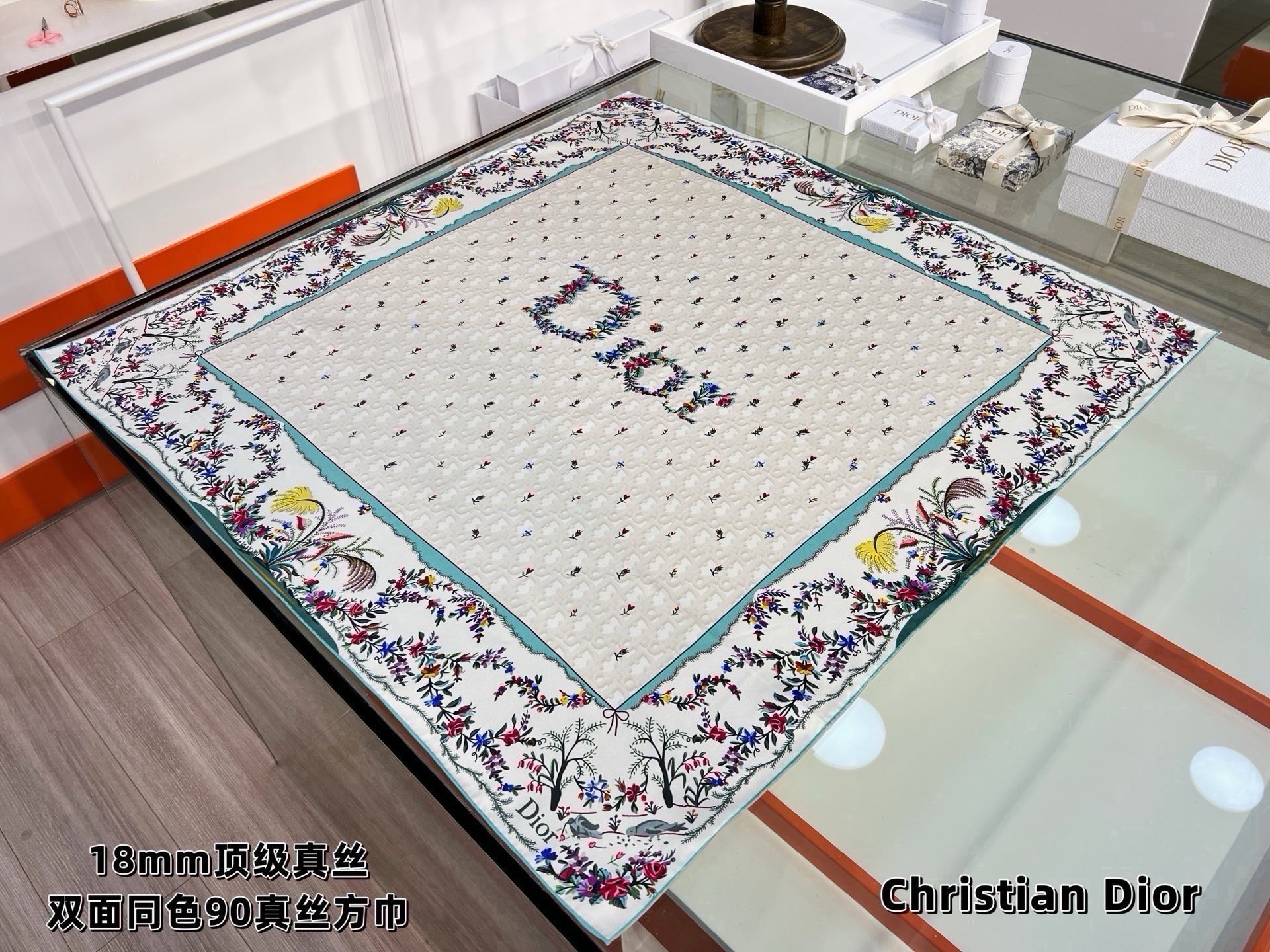 Dioramour 印花方巾 90 厘米蓝色桑蚕丝斜纹面料多色 Revolution Flowers 图案 Revolu Dioramour 印花方巾 90 厘米蓝色桑蚕丝斜纹面料多色 Revolution Flowers 图案 Revolu