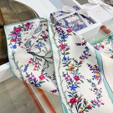 Dioramour 印花方巾 90 厘米蓝色桑蚕丝斜纹面料多色 Revolution Flowers 图案 Revolu Dioramour 印花方巾 90 厘米蓝色桑蚕丝斜纹面料多色 Revolution Flowers 图案 Revolu