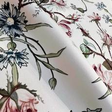 Dior 双面印花方巾 90 厘米白色桑蚕丝斜纹面料多色 Lumiere de Rose 图案 这款方巾饰以柔和精致的 Dior 双面印花方巾 90 厘米白色桑蚕丝斜纹面料多色 Lumiere de Rose 图案 这款方巾饰以柔和精致的