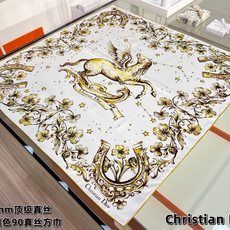 Dior 90双面18mm真丝印花方巾 这款方巾以 Dior Star 图案呈现 Dior 的幸运星,通过该系列的精美花 Dior 90双面18mm真丝印花方巾 这款方巾以 Dior Star 图案呈现 Dior 的幸运星,通过该系列的精美花