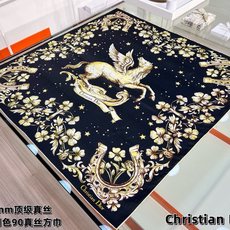Dior 90双面18mm真丝印花方巾 这款方巾以 Dior Star 图案呈现 Dior 的幸运星,通过该系列的精美花 Dior 90双面18mm真丝印花方巾 这款方巾以 Dior Star 图案呈现 Dior 的幸运星,通过该系列的精美花
