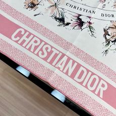 Dior 双面印花方巾 90 厘米白色和蓝色桑蚕丝斜纹面料 Souvenir de Rome图案 这款方巾饰以彼得罗•鲁 Dior 双面印花方巾 90 厘米白色和蓝色桑蚕丝斜纹面料 Souvenir de Rome图案 这款方巾饰以彼得罗•鲁