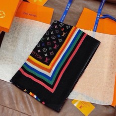 又时髦又百搭!LV新款老花长巾】提升气质和品味的好单品!!四季必备!!真的无敌实用!!Lv难得的羊绒长巾,!!面料手感真 又时髦又百搭!LV新款老花长巾】提升气质和品味的好单品!!四季必备!!真的无敌实用!!Lv难得的羊绒长巾,!!面料手感真