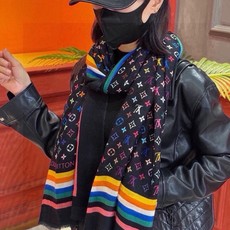 又时髦又百搭!LV新款老花长巾】提升气质和品味的好单品!!四季必备!!真的无敌实用!!Lv难得的羊绒长巾,!!面料手感真 又时髦又百搭!LV新款老花长巾】提升气质和品味的好单品!!四季必备!!真的无敌实用!!Lv难得的羊绒长巾,!!面料手感真