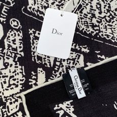 Dior ❤【️巴黎地图】140*140 双面同色丝绒方巾🉐️LAN DE 价🉐️ARIS 巴黎地图 这款方巾饰以本季经 Dior ❤【️巴黎地图】140*140 双面同色丝绒方巾🉐️LAN DE 价🉐️ARIS 巴黎地图 这款方巾饰以本季经
