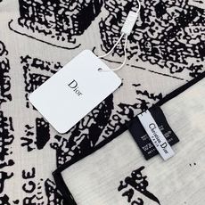 Dior ❤【️巴黎地图】140*140 双面同色丝绒方巾🉐️LAN DE 价🉐️ARIS 巴黎地图 这款方巾饰以本季经 Dior ❤【️巴黎地图】140*140 双面同色丝绒方巾🉐️LAN DE 价🉐️ARIS 巴黎地图 这款方巾饰以本季经