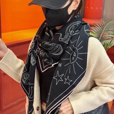 【升级双面同色 加密面料】 上新❤️ 140*140台版印花 黑白二色 高级都市新贵!山茶花的再一次邂逅!绝对的 【升级双面同色 加密面料】 上新❤️ 140*140台版印花 黑白二色 高级都市新贵!山茶花的再一次邂逅!绝对的