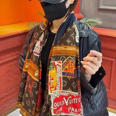 【LV】上新❤️ 路易威登 一款值得品细节的高货 抠细节,从一个小块的配色去打败市场货 140方巾 二个配色 欢迎对 【LV】上新❤️ 路易威登 一款值得品细节的高货 抠细节,从一个小块的配色去打败市场货 140方巾 二个配色 欢迎对