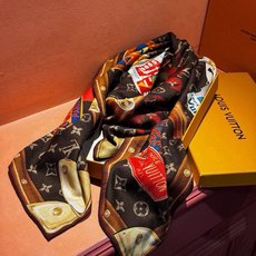 【LV】上新❤️ 路易威登 一款值得品细节的高货 抠细节,从一个小块的配色去打败市场货 140方巾 二个配色 欢迎对 【LV】上新❤️ 路易威登 一款值得品细节的高货 抠细节,从一个小块的配色去打败市场货 140方巾 二个配色 欢迎对
