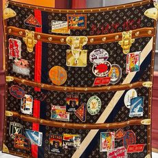 【LV】上新❤️ 路易威登 一款值得品细节的高货 抠细节,从一个小块的配色去打败市场货 140方巾 二个配色 欢迎对 【LV】上新❤️ 路易威登 一款值得品细节的高货 抠细节,从一个小块的配色去打败市场货 140方巾 二个配色 欢迎对